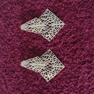 Gold dangle earrings. Light weight